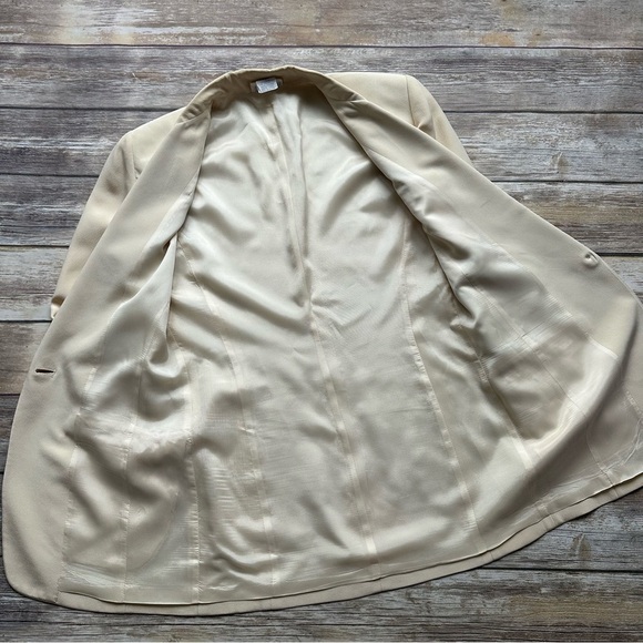 Vintage Ann Taylor 100% Silk Blazer Jacket Butter Yellow Sz 2 - Picture 3 of 8